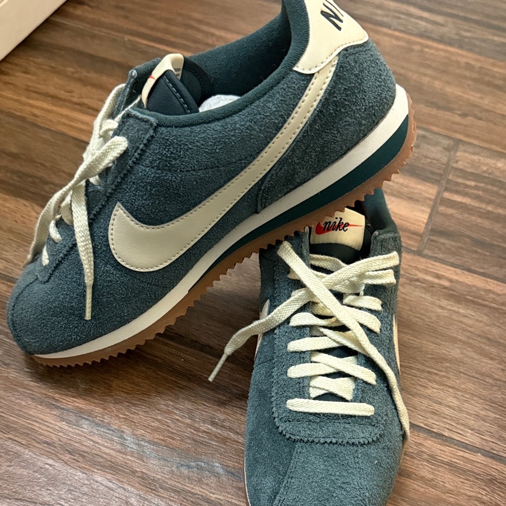 Nike Green and Cream Women's Sneakers - Picture 2 of 5